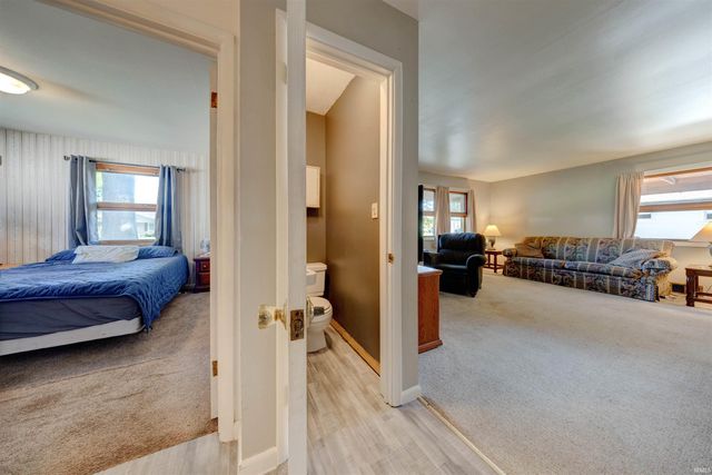 6612 E Oak Street, Evansville, IN 47715