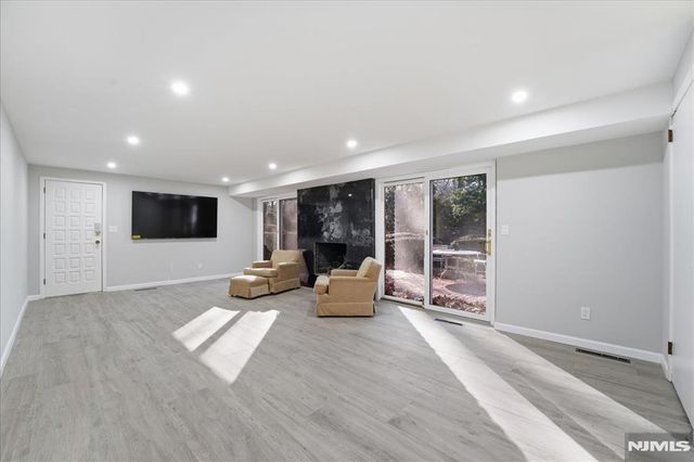 608 Covington Place, Franklin Lakes, NJ 07417