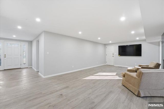 608 Covington Place, Franklin Lakes, NJ 07417