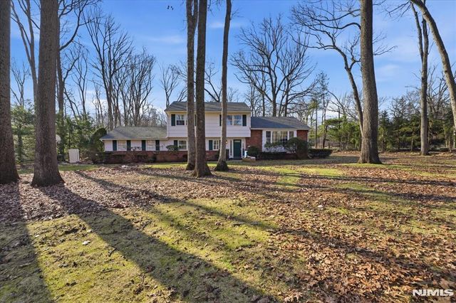 608 Covington Place, Franklin Lakes, NJ 07417