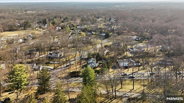 608 Covington Place, Franklin Lakes, NJ 07417