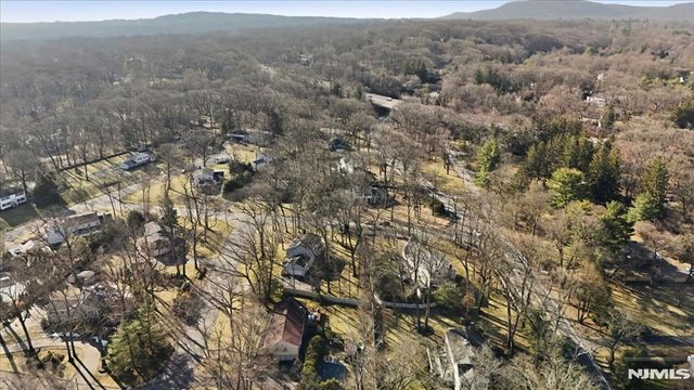 608 Covington Place, Franklin Lakes, NJ 07417