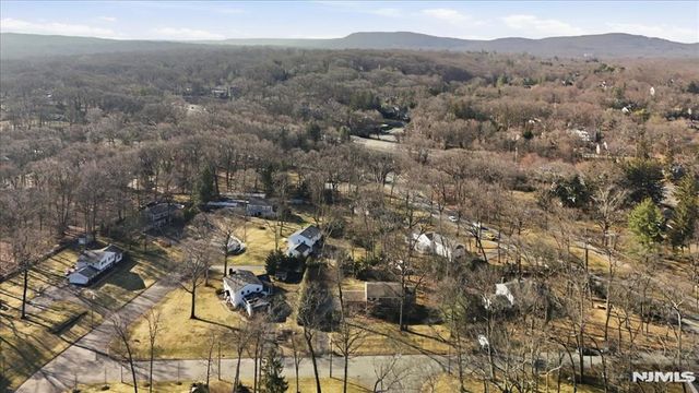 608 Covington Place, Franklin Lakes, NJ 07417