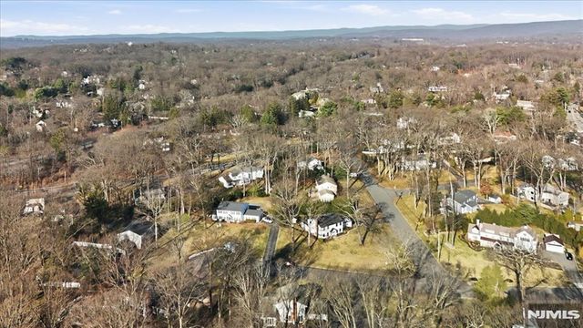 608 Covington Place, Franklin Lakes, NJ 07417