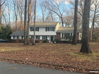 608 Covington Place, Franklin Lakes, NJ 07417