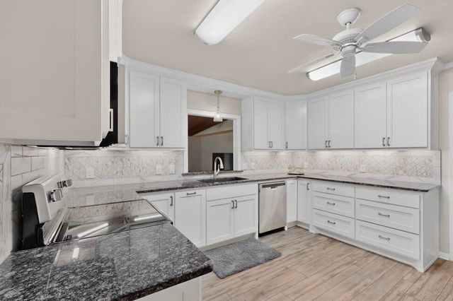 623 S Harbor Court, Granbury, TX 76048