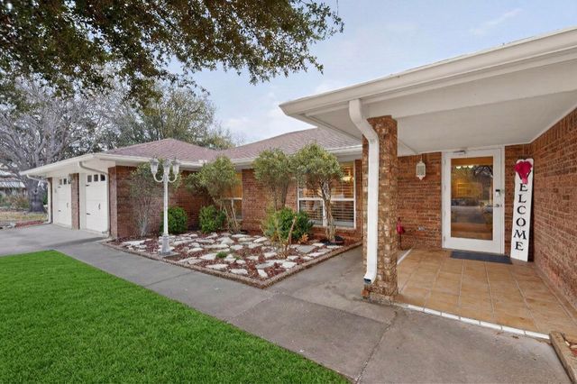 623 S Harbor Court, Granbury, TX 76048