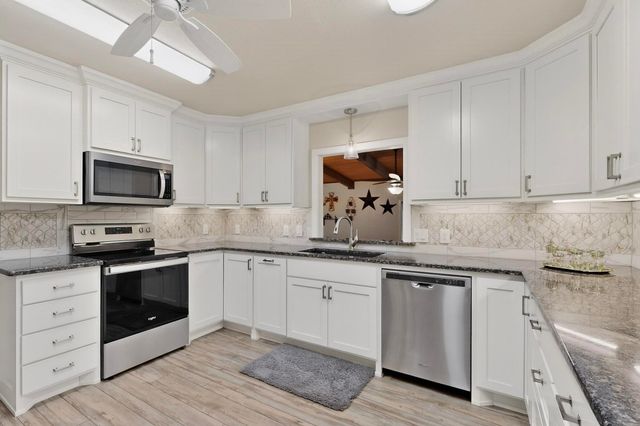 623 S Harbor Court, Granbury, TX 76048