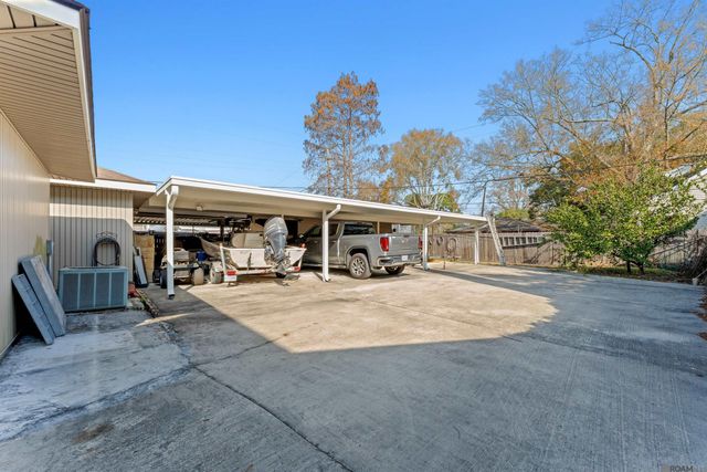 2054 Rowcliff Dr, Port Allen, LA 70767