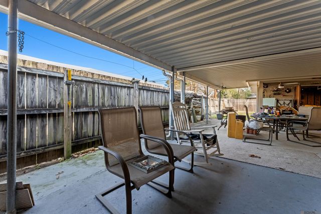 2054 Rowcliff Dr, Port Allen, LA 70767