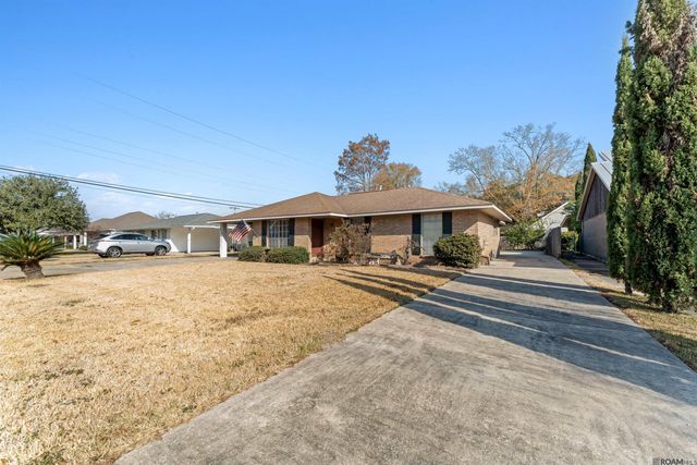 2054 Rowcliff Dr, Port Allen, LA 70767