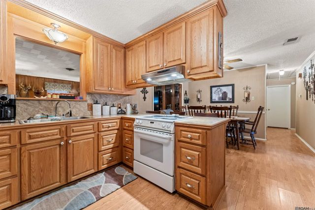 2054 Rowcliff Dr, Port Allen, LA 70767