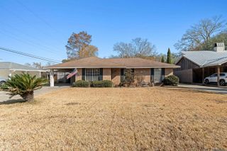 2054 Rowcliff Dr, Port Allen, LA 70767