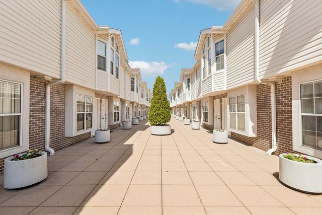 8029 Lincoln Avenue, Skokie, IL 60077