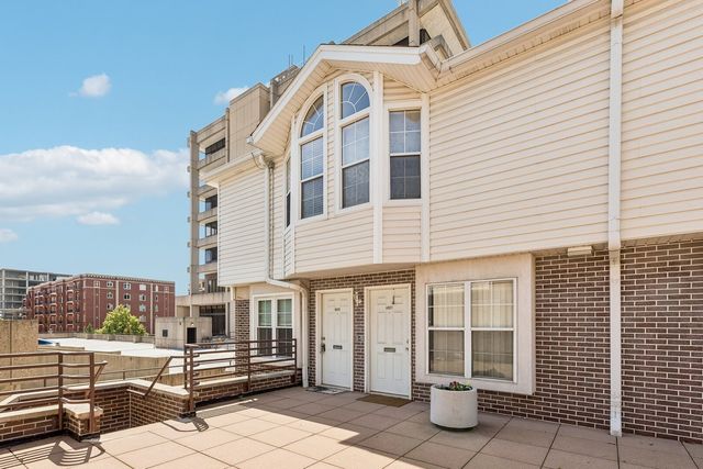 8029 Lincoln Avenue, Skokie, IL 60077