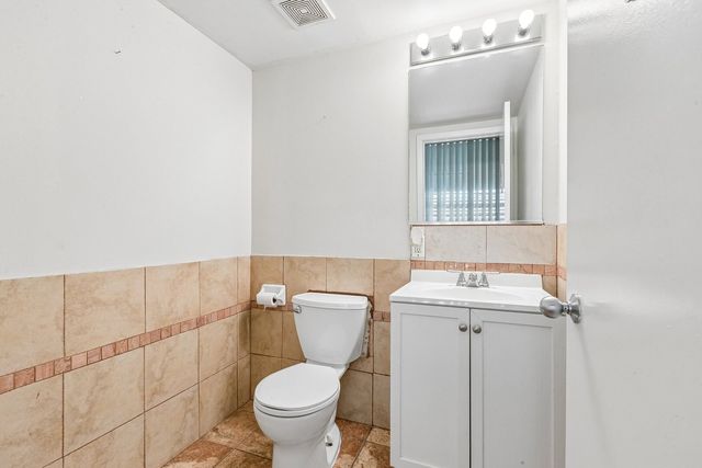 8029 Lincoln Avenue, Skokie, IL 60077