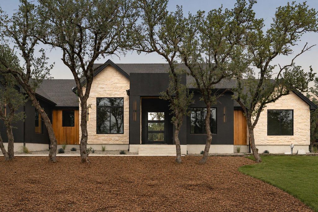 111 High Plains DR, Dripping Springs, TX 78620