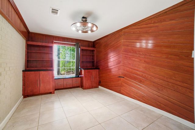 2119 Old Ox Road, Spring, TX 77386