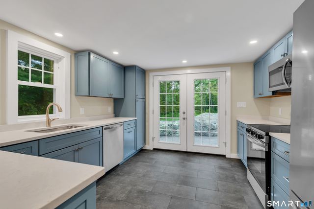 41 Maple Street, Stonington, CT 06378