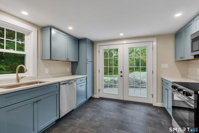 41 Maple Street, Stonington, CT 06378