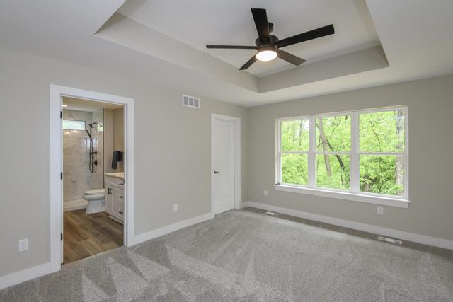 W241N6316 Oak DRIVE, Sussex, WI 53089