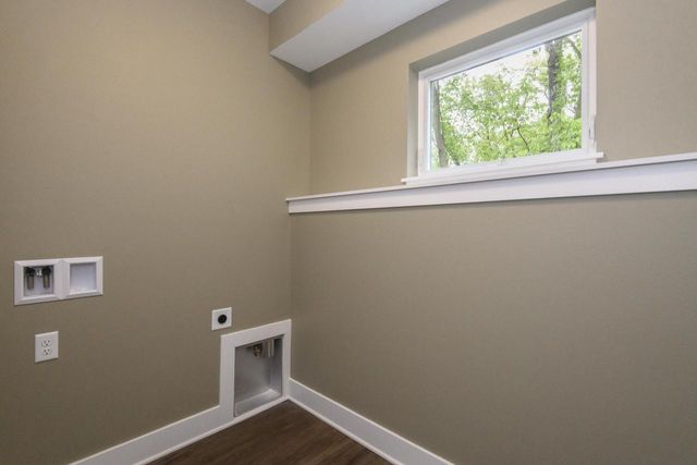 W241N6316 Oak DRIVE, Sussex, WI 53089
