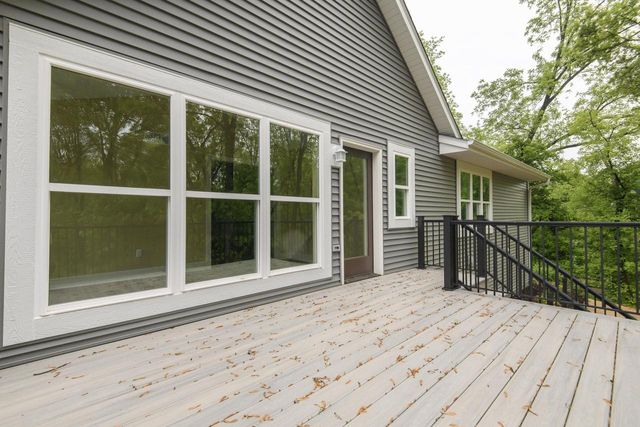 W241N6316 Oak DRIVE, Sussex, WI 53089