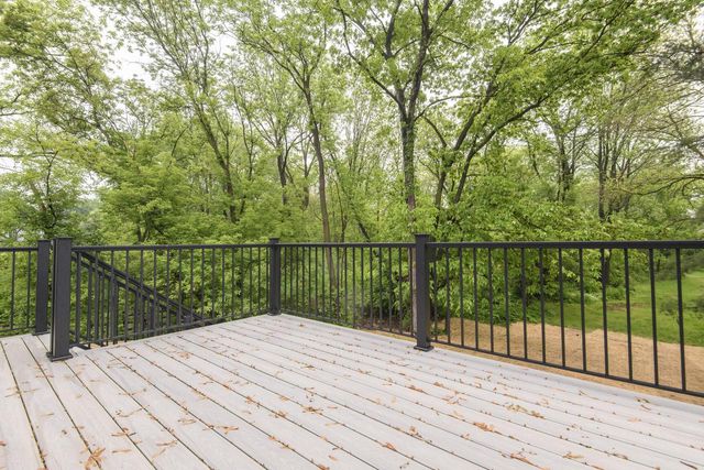 W241N6316 Oak DRIVE, Sussex, WI 53089
