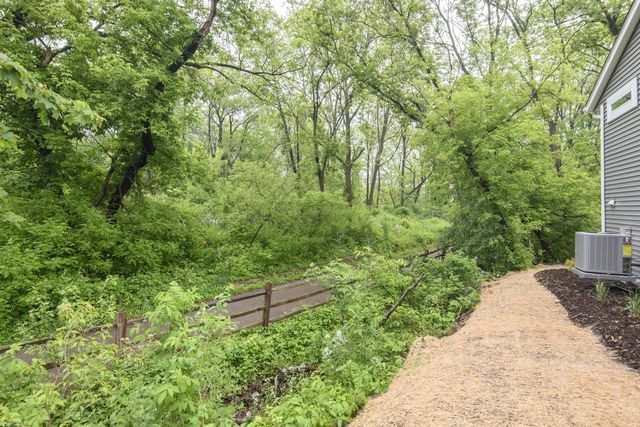 W241N6316 Oak DRIVE, Sussex, WI 53089