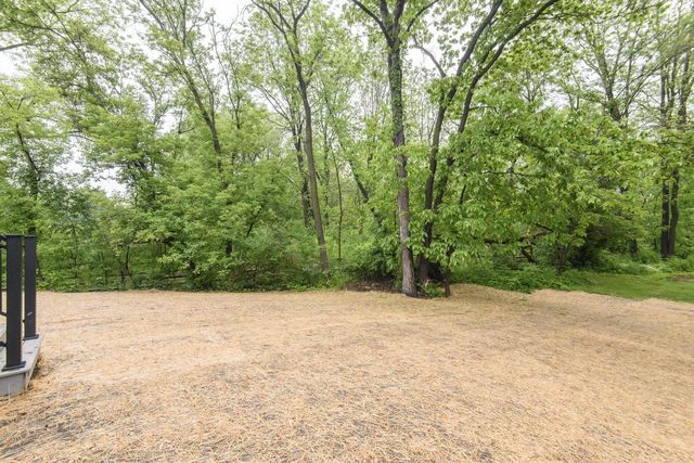 W241N6316 Oak DRIVE, Sussex, WI 53089