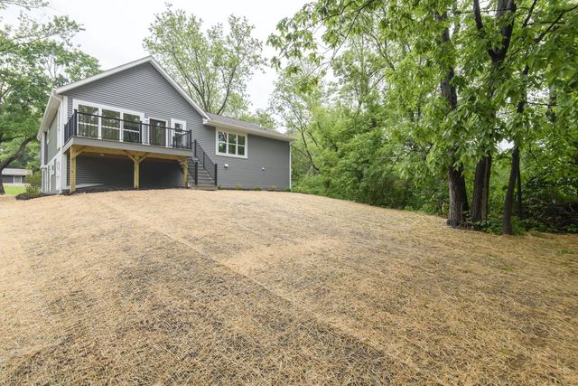 W241N6316 Oak DRIVE, Sussex, WI 53089