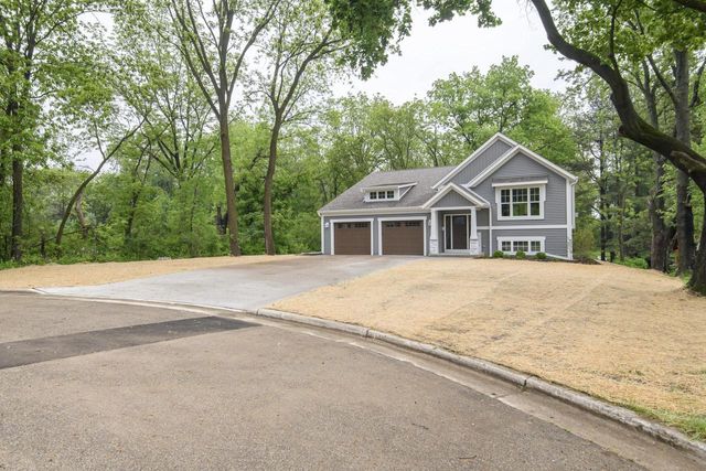 W241N6316 Oak DRIVE, Sussex, WI 53089