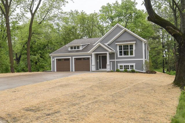 W241N6316 Oak DRIVE, Sussex, WI 53089