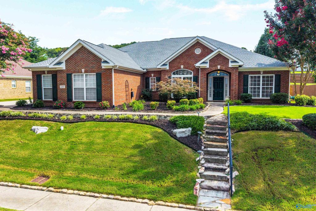 2207 Rosebrooke Drive SW, Huntsville, AL 35803