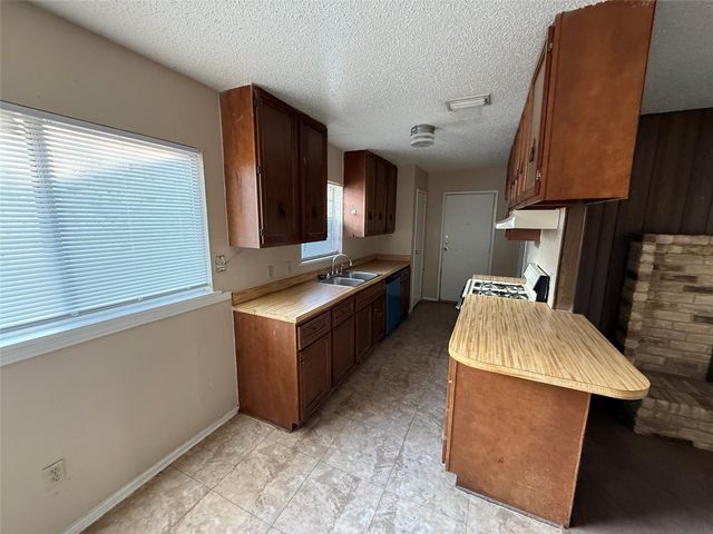 333 Fieldside Drive, Garland, TX 75043