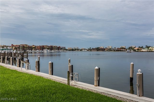 816 W Elkcam CIR 305, Marco Island, FL 34145