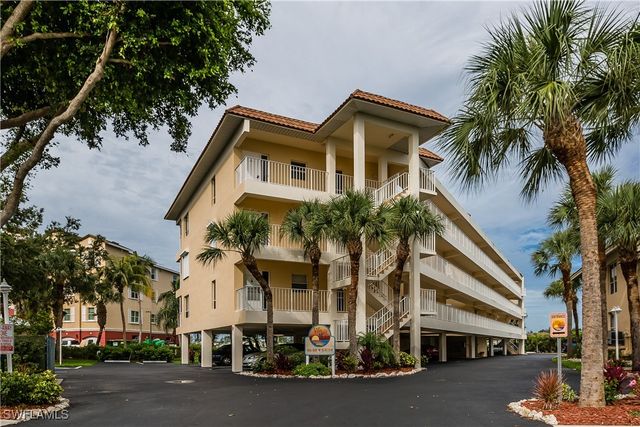 816 W Elkcam CIR 305, Marco Island, FL 34145