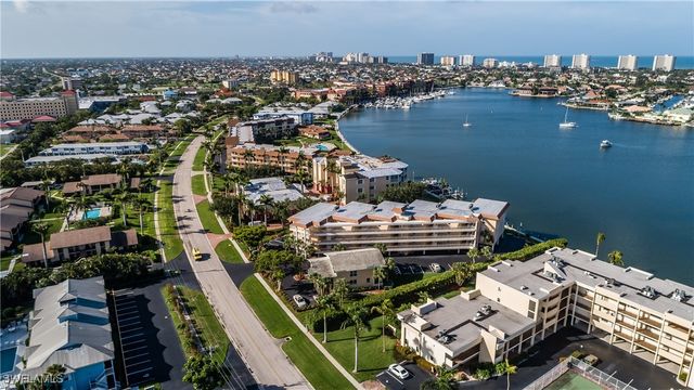 816 W Elkcam CIR 305, Marco Island, FL 34145