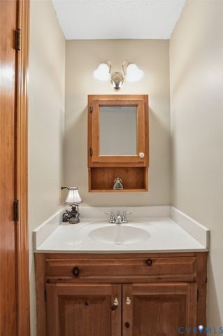 8167 Dunfee Ln, Mechanicsville, VA 23111