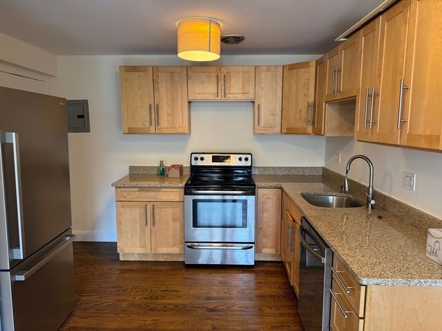 62 Carey Ave 6, Watertown, MA 02472