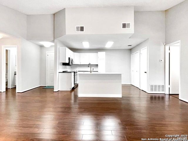 11520 Huebner Rd Ste 108, San Antonio, TX 78230