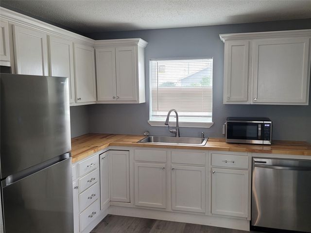 5211 Avenue S Up S, Galveston, TX 77551