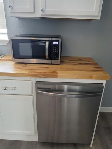 5211 Avenue S Up S, Galveston, TX 77551