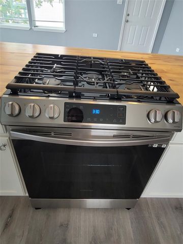 5211 Avenue S Up S, Galveston, TX 77551