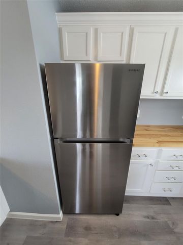 5211 Avenue S Up S, Galveston, TX 77551