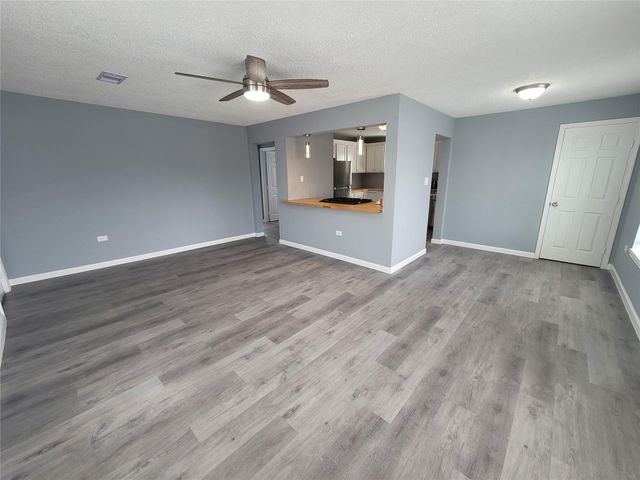 5211 Avenue S Up S, Galveston, TX 77551