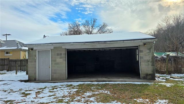 422 Beaver St, Wampum, PA 16157