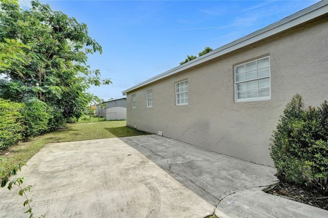 2910 NW 25th St, Fort Lauderdale, FL 33311