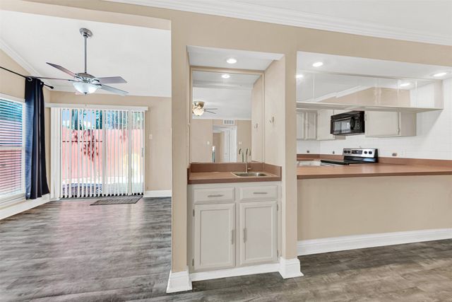 2724 Meadowstone Court, Carrollton, TX 75006