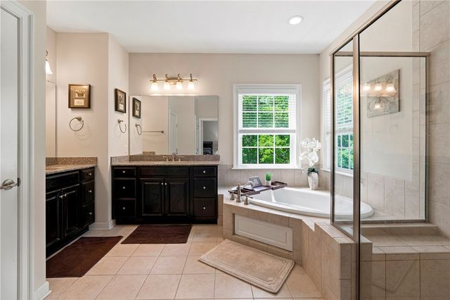 106 Victoria Ct, Robinson Twp, PA 15136